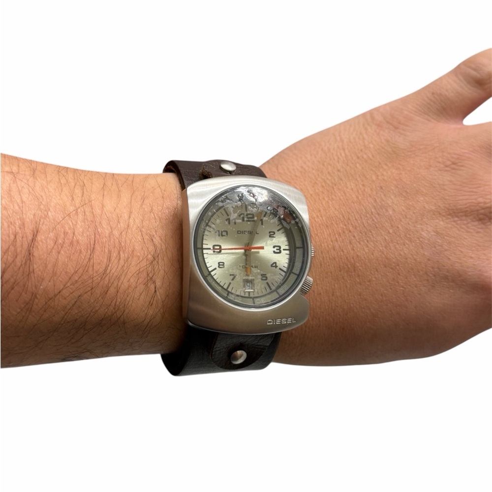 DIESEL Silver DZ-2046 Men's Watch NEW BATTERY 10 Bar Stainless Steel